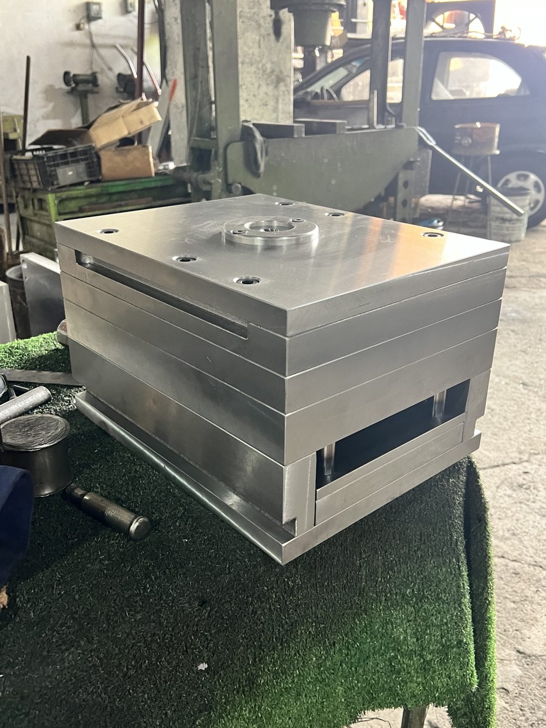 Conjunto industrial de placas fabricado por Porta Moldes y Troqueles Mecalco